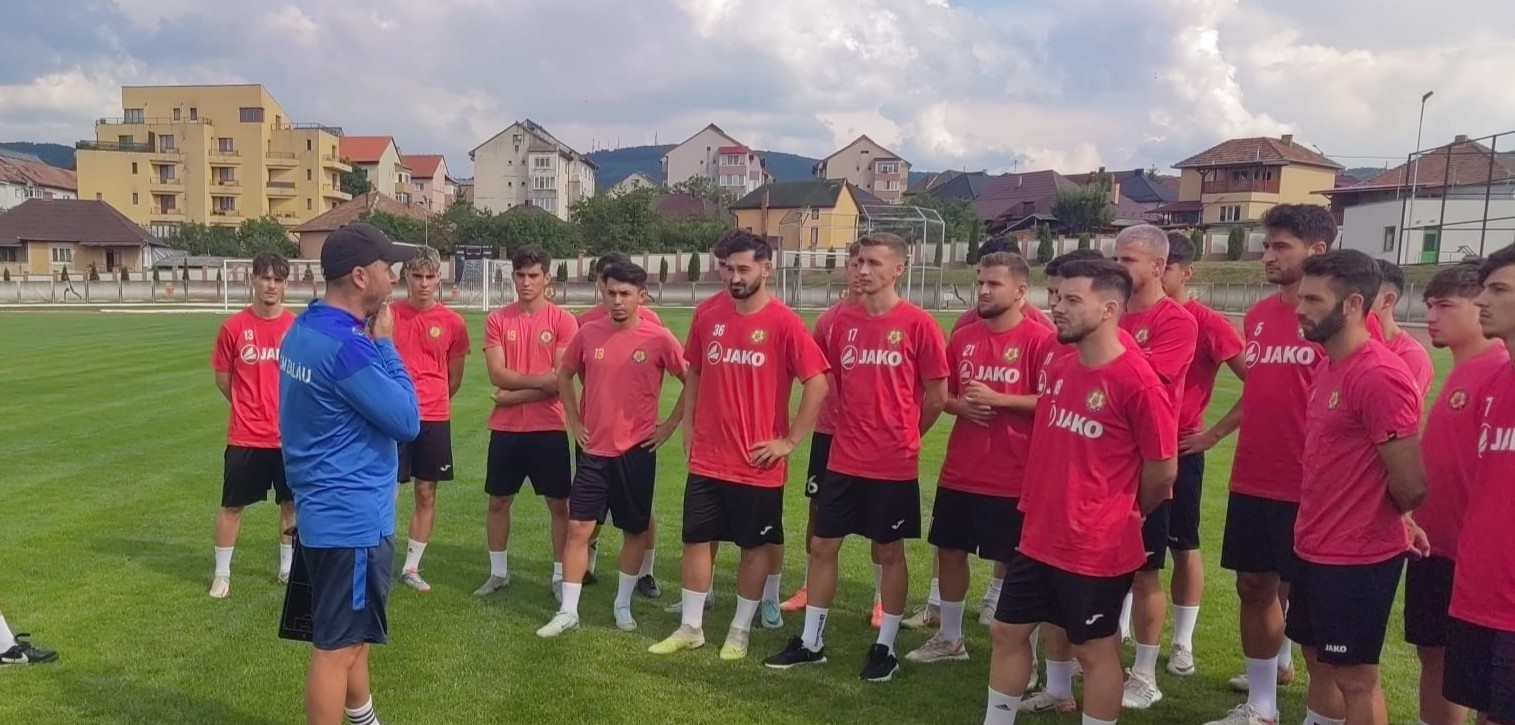 Denis Rusu se antrenează cu jucătorii Zalăului | Foto: Sport Club Municipal Zalău Facebook