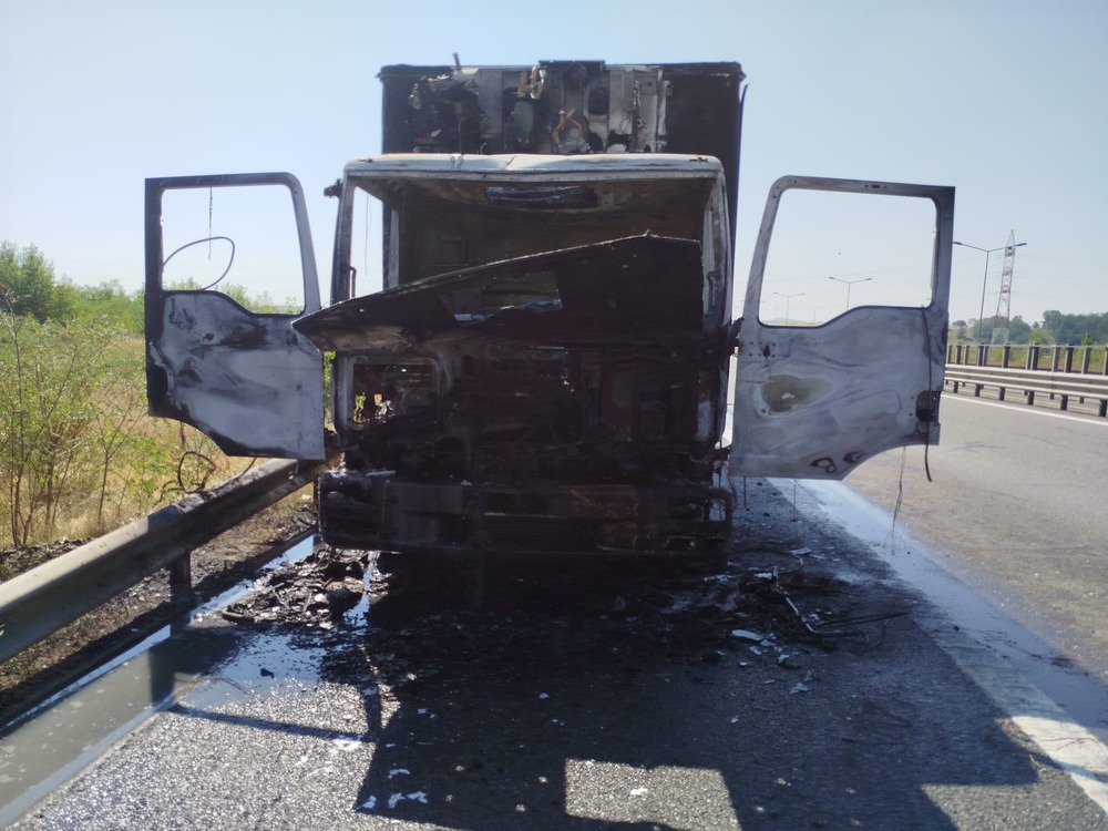 Cabina unui autocamion a luat foc pe Autostrada A3 | Foto: ISU Cluj
