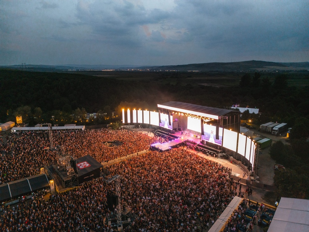 Mii de oameni au fost prezenți la ediția din 2015 a festivalului Electric Castle| Foto: Electric Castle