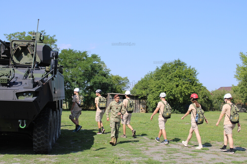 Elevii din Cluj au participat la o tabără cu activități militare |Foto: ANA GREAVU - monitorulcj.ro