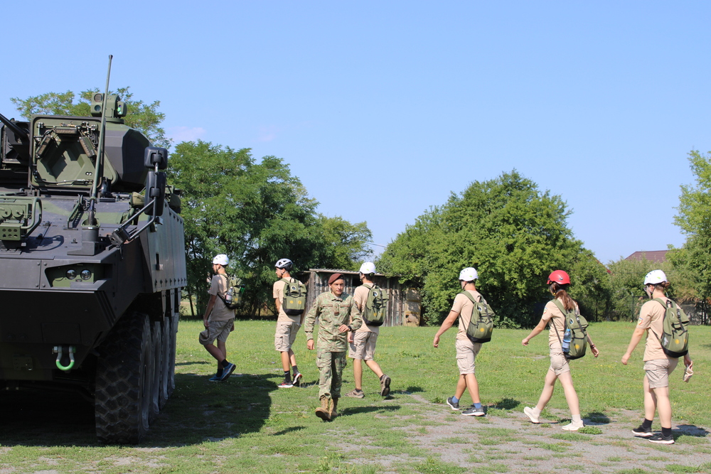 Elevii din Cluj au participat la o tabără cu activități militare |Foto: ANA GREAVU - monitorulcj.ro