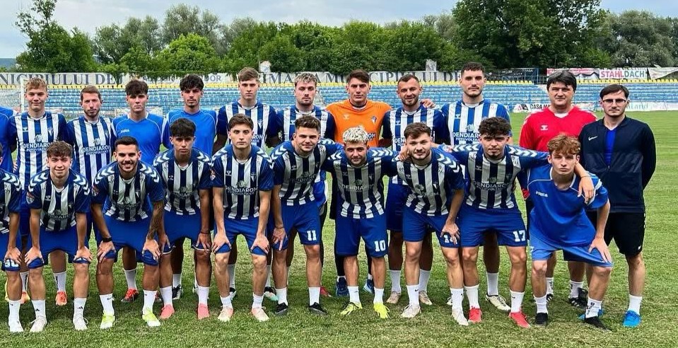 Vlad Mihalcea (cu numărul 10) a fost prezent la reunirea echipei | Foto: FC Unirea Dej Facebook