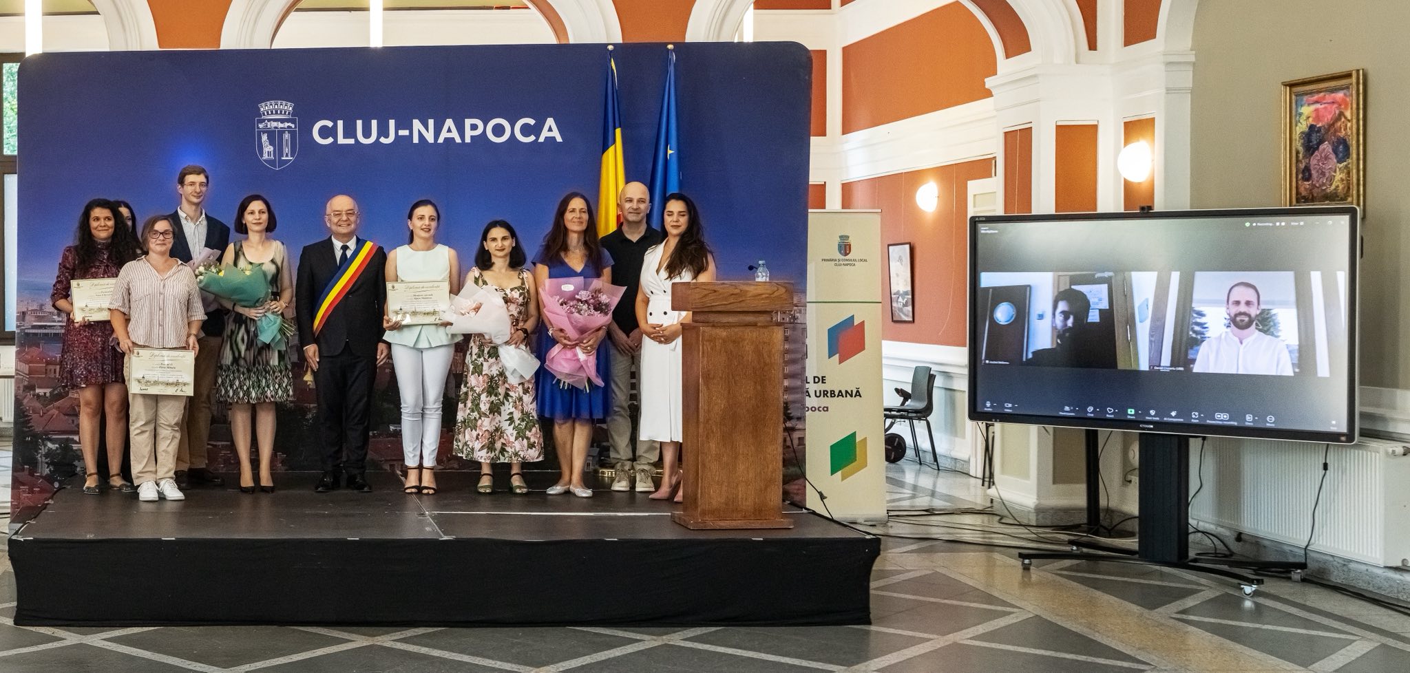 Tinerii cercetători, celebrați la Cluj în cadrul Premiilor „Rada Mihalcea”. Primarul Emil Boc: „Am reușit să dezvoltăm în oraș o economie bazată pe cunoaștere”| Foto: Emil Boc - Facebook