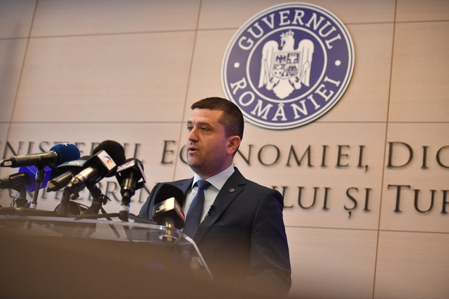 Incendiu devastator la Fabrica de arme din Cugir. Radu Miruță, Ministrul Economiei, ia în calcul „toate posibilitățile” |Foto: GRIGORE POPESCU / AGERPRES FOTO