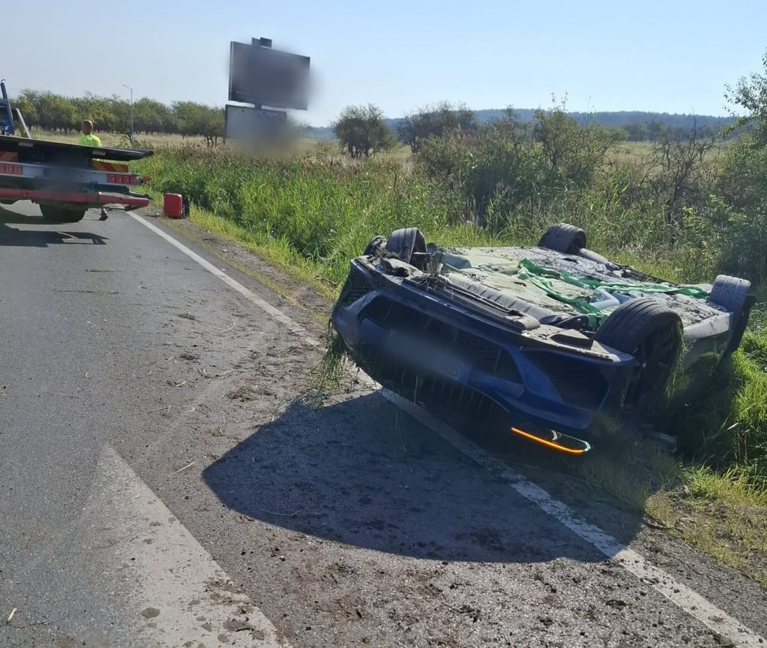 O mașină s-a răsturnat la ieșire din Cluj-Napoca înspre Feleacu | Foto: ISU Cluj