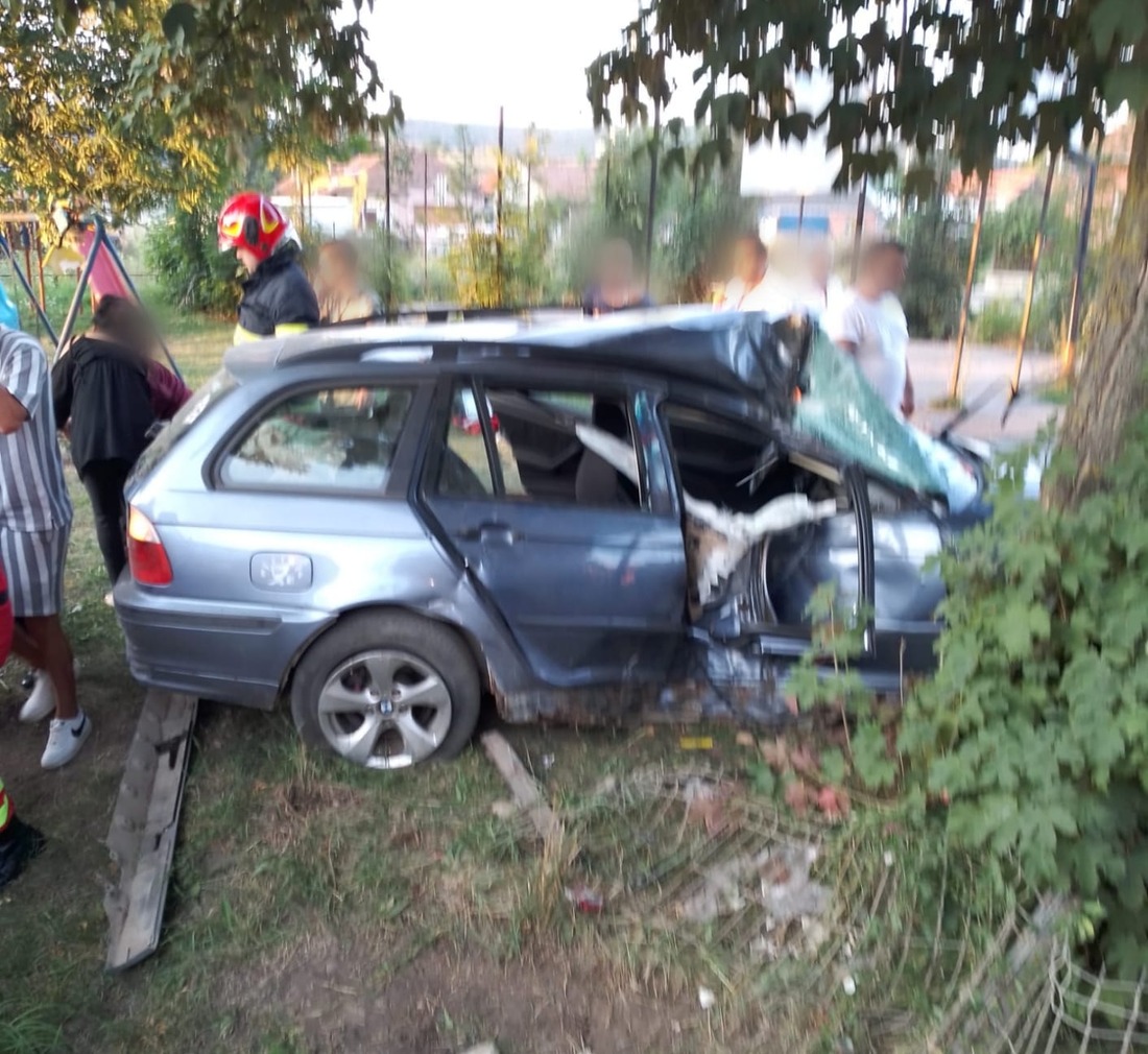 Un bărbat a ajuns în stare gravă la spital în urma uni accident rutier în comuna Aghireșu | Foto: ISU Cluj