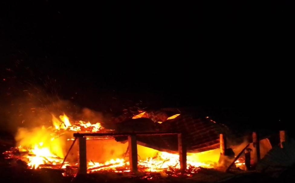 Casă distrusă de flăcări în Mărișel|Foto: ISU Cluj