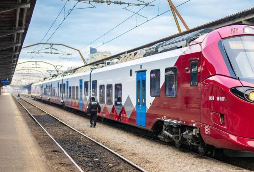 România riscă să rămână fără cele 37 de trenuri electrice: producătorul poate rezilia contractul din cauza penalităților uriașe|Foto: Asociația Pro Infrastructura - Facebook