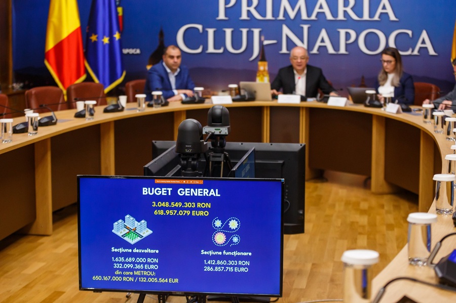 Emil Boc în Sala de Sticlă a Primăriei la prezentarea propunerilor de buget pentru Cluj | Foto: Facebook – Emil Boc