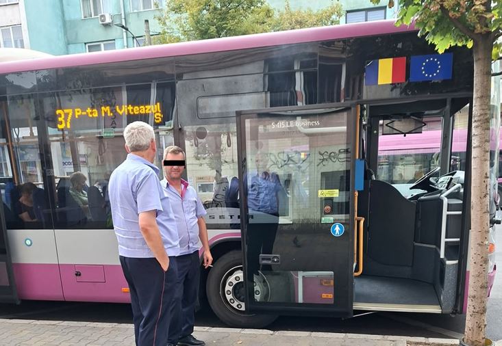 POZA ZILEI. Fumatul, interzis în stațiile de transport, dar nu pentru toți|Foto: cititor monitorulcj.ro
