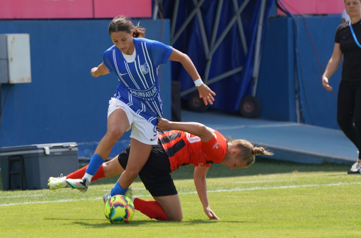 Denysa Pînzariu, la debutul pentru Farul Constanța | Foto: farulconstanta.com