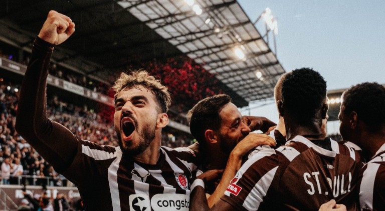 Sinani (stânga) a evoluat în Anglia, Belgia și Germania după plecarea din Luxemburg | Foto: FC St.Pauli Facebook