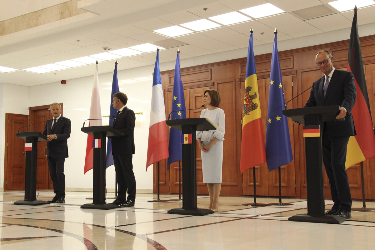 Cancelarul german Friedrich Merz, președintele francez Emmanuel Macron și premierul polonez Donald Tusk, alături de Maia Sandu, președinta Republicii Moldova | Foto: Inquam Photos / Miruna Turbatu