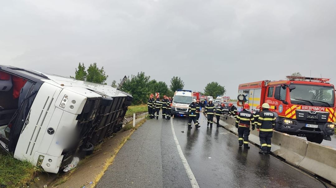 Un bărbat a murit, iar 9 victime au ajuns la spital în urma accidentului rutier din Dumbrava|Foto: IGSU - Inspectoratul General pentru Situatii de Urgenta, Romania - Facebook