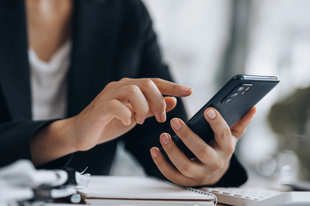 Furnizorii de servicii de telefonie, internet sau televiziune sunt obligați să îți ofere un anumit tip de document la semnarea contractului | Foto: depositphotos.com