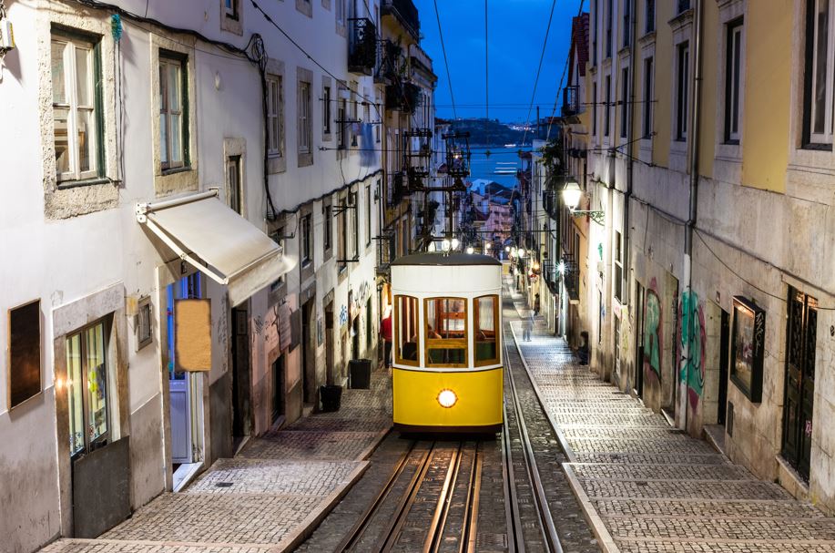 Accident catastrofal în Lisabona: cel puțin 15 oameni au murit în urma deraierii celebrului funicular Gloria|Foto: Depositphotos.com