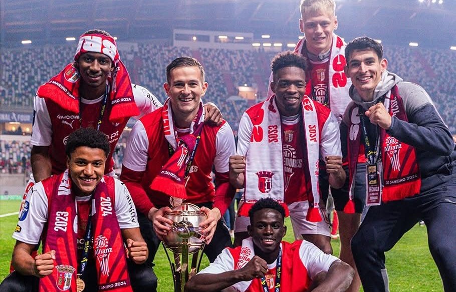 Roger (cel de jos) nu va evolua în grupele Europa League cu Braga | Foto: Sporting Braga Facebook