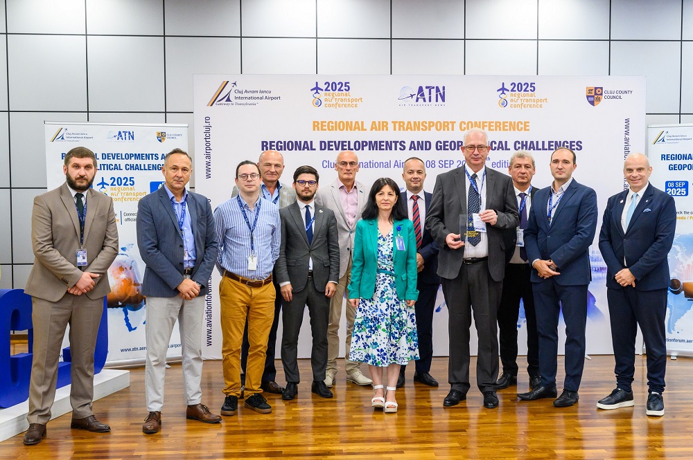 David Ciceo și întreaga echipă a Aeroportului Internațional Cluj au primit premiul Regional Air Transport Conference 2025 - Corporate Award | Foto: Aeroportul Internațional Cluj