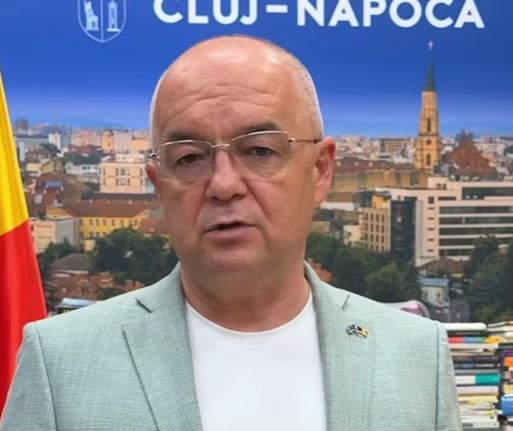 Emil Boc anunță noi decizii în privința transportului dedicat pentru elevii din școlile aflate în proces de reabilitare: grafic de călătorie afișat pe site-ul școlilor și supraveghere asigurată în autobuze|Foto: Emil Boc - Facebook