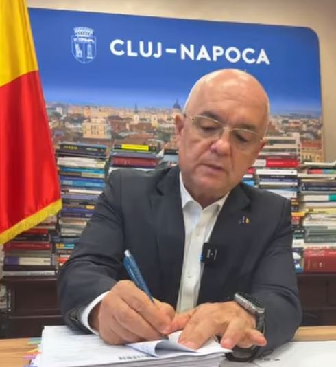 Emil Boc a semnat autorizația pentru modernizarea școlii „Ion Crenagă”: Acum ne apucăm de treabă|Foto: Emil Boc - Facebook
