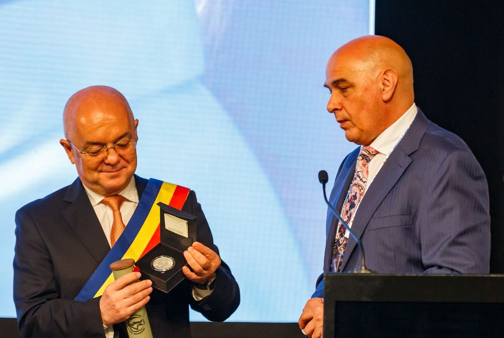 Cluj-Napoca, capitala internațională a neurochirurgiei. Emil Boc: „În medicină, inteligența artificială devine un aliat esențial”.|Foto: Emil Boc - Facebook