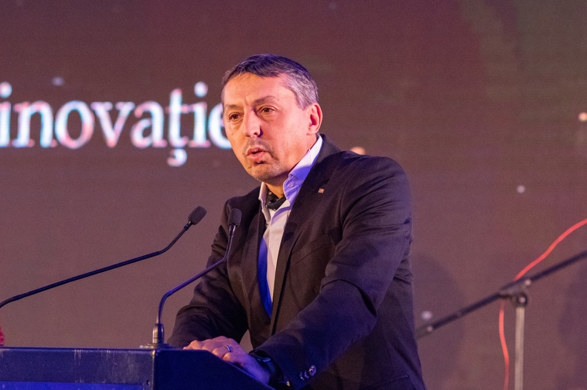 Ministrul Educației, Daniel David, intenționează să reorganizeze modul în care se desfășorară concursurile pentru directorii de școli | Universitatea Babeș-Bolyai - Facebook