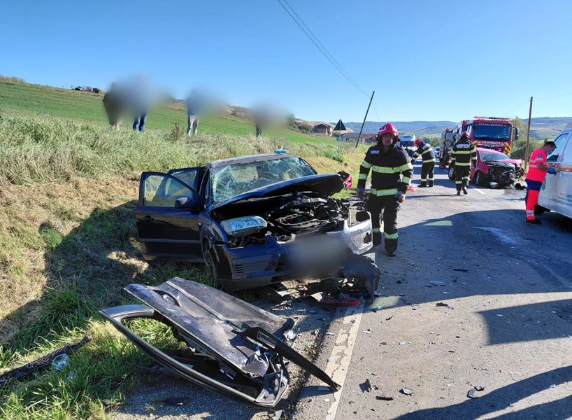 Accident rutier cu victime în Corpadea: Femeie rănită, transporată la spital cu ambulanța SMURD| Foto: ISU Cluj
