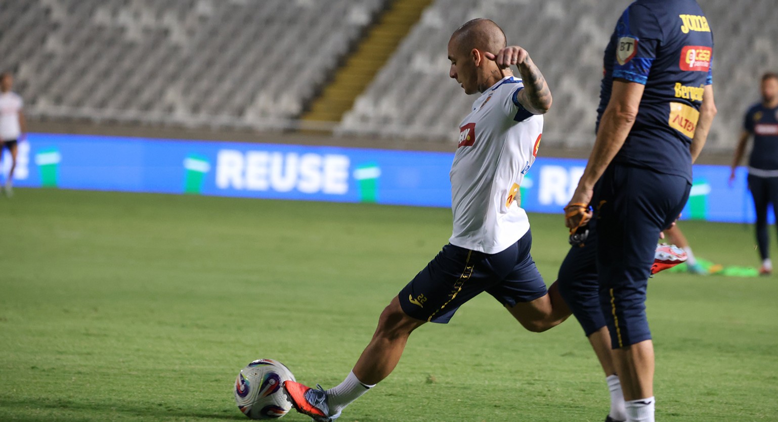 Mitriță a bifat 26 de selecții pentru România și a marcat 4 goluri | Foto: Echipa Națională de Fotbal a României Facebook