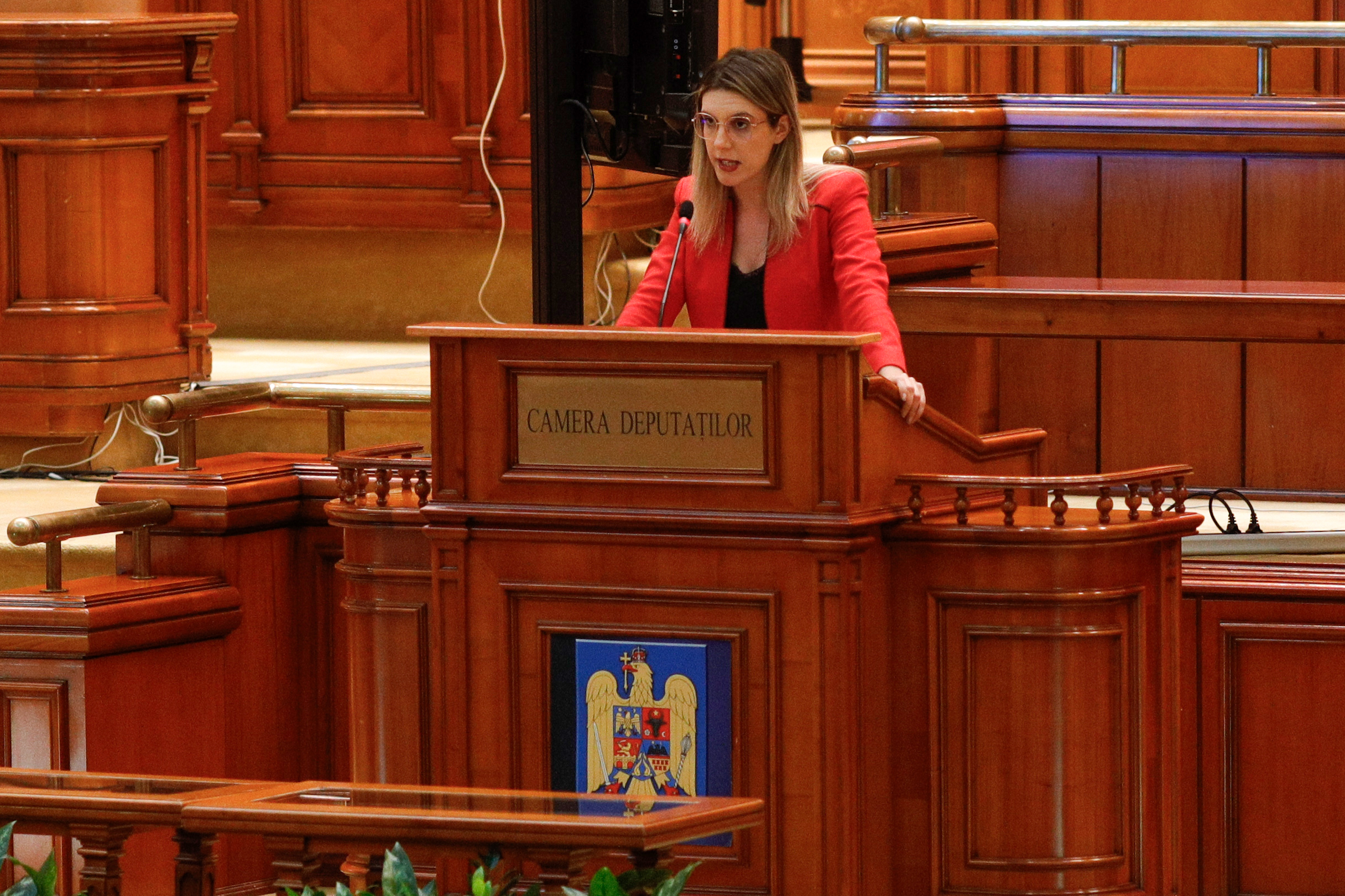 Dezbaterea moţiunii simple 'Slăbirea securităţii energetice a României prin politici de mediu care obstrucţionează punerea în funcţiune a hidrocentralelor începute înainte de 1989', depusă de parlamentarii AUR împotriva ministrului Mediului, Apelor şi Pădurilor, Diana Buzoianu, 22 septembrie 2025.|Foto: Inquam Photos / Mălina Norocea