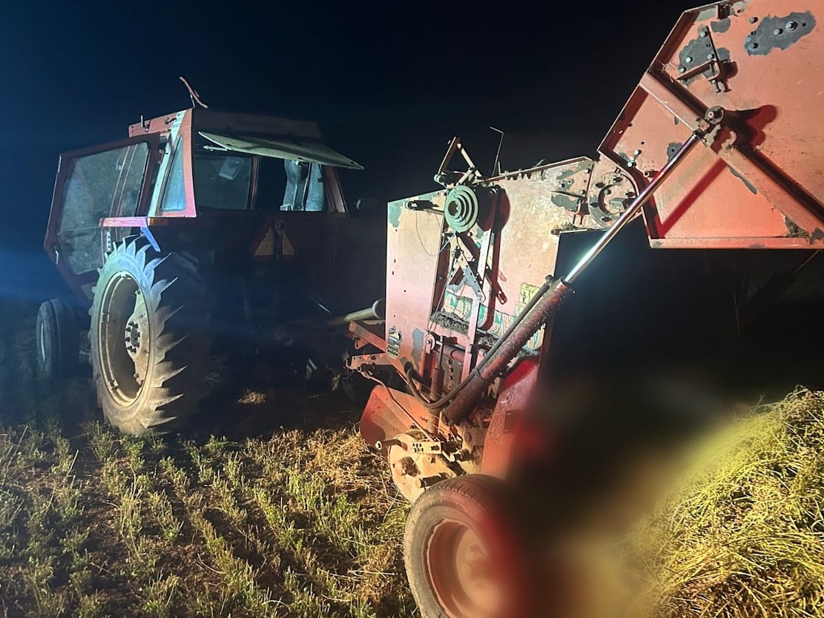 Un bărbat a sfârșit prins într-un utilaj agricol, miercuri seara, în Șomcutu Mic, județul Cluj | Foto: ISU Cluj