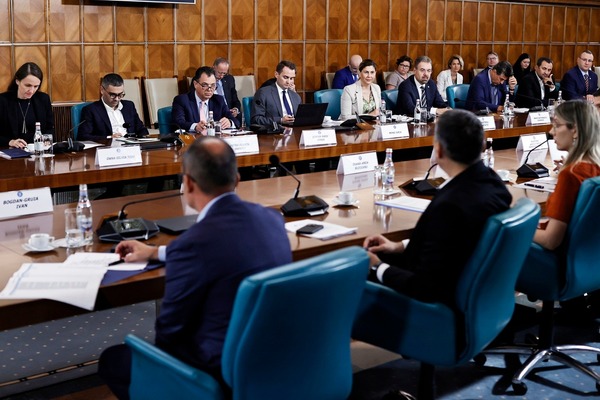 Cât costă tratația oferită în ședințele de Guvern: 150 de lei de persoană pentru fiecare demnitar, de la vicepremier în jos. |Foto: Guvernul României- Facebook