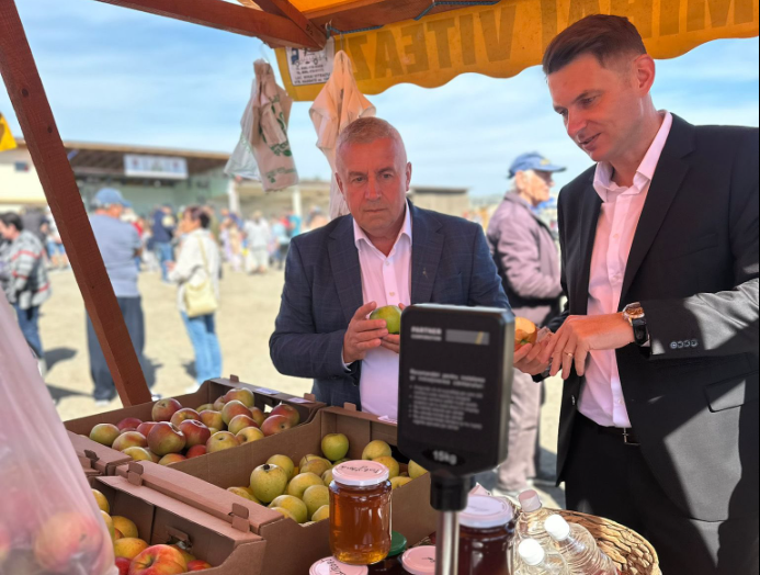 Festivalul Cepei din Mihai Viteazu, prilej de dialog între fermieri și europarlamentarul Daniel Buda | Foto: Daniel Buda- Facebook