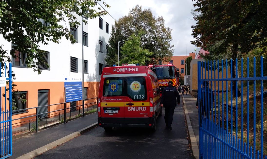 Cum s-a produs incendiul de la Școala „Ion Creangă” din Mănăștur? Peste 600 de elevi au fost evacuați|Foto: ISU Cluj