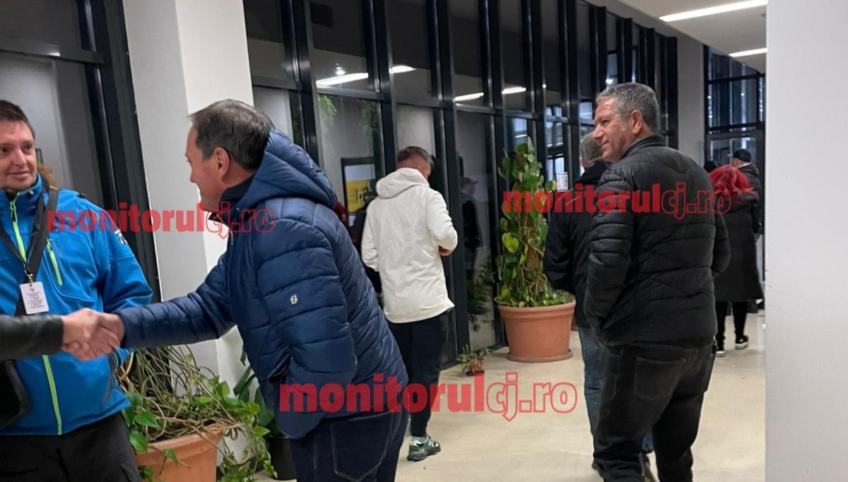 Toni Conceicao (în centru), la finalul partidei | Foto: Sergiu CRĂCIUN / monitorulcj.ro