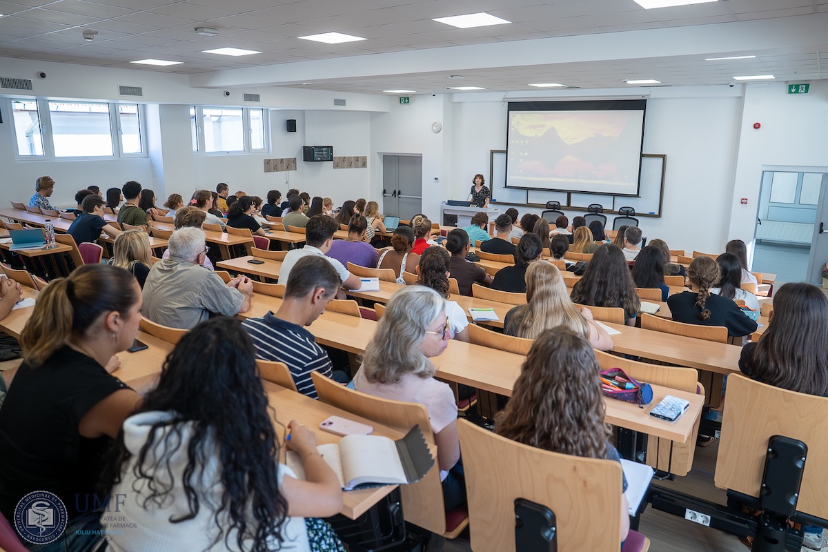 Emil Boc le-a urat succes studenților de la Cluj în anul universitar 2025-2026 | Foto: UMF Iuliu Hațieganu Cluj-Napoca / Fotografie ilustrativă