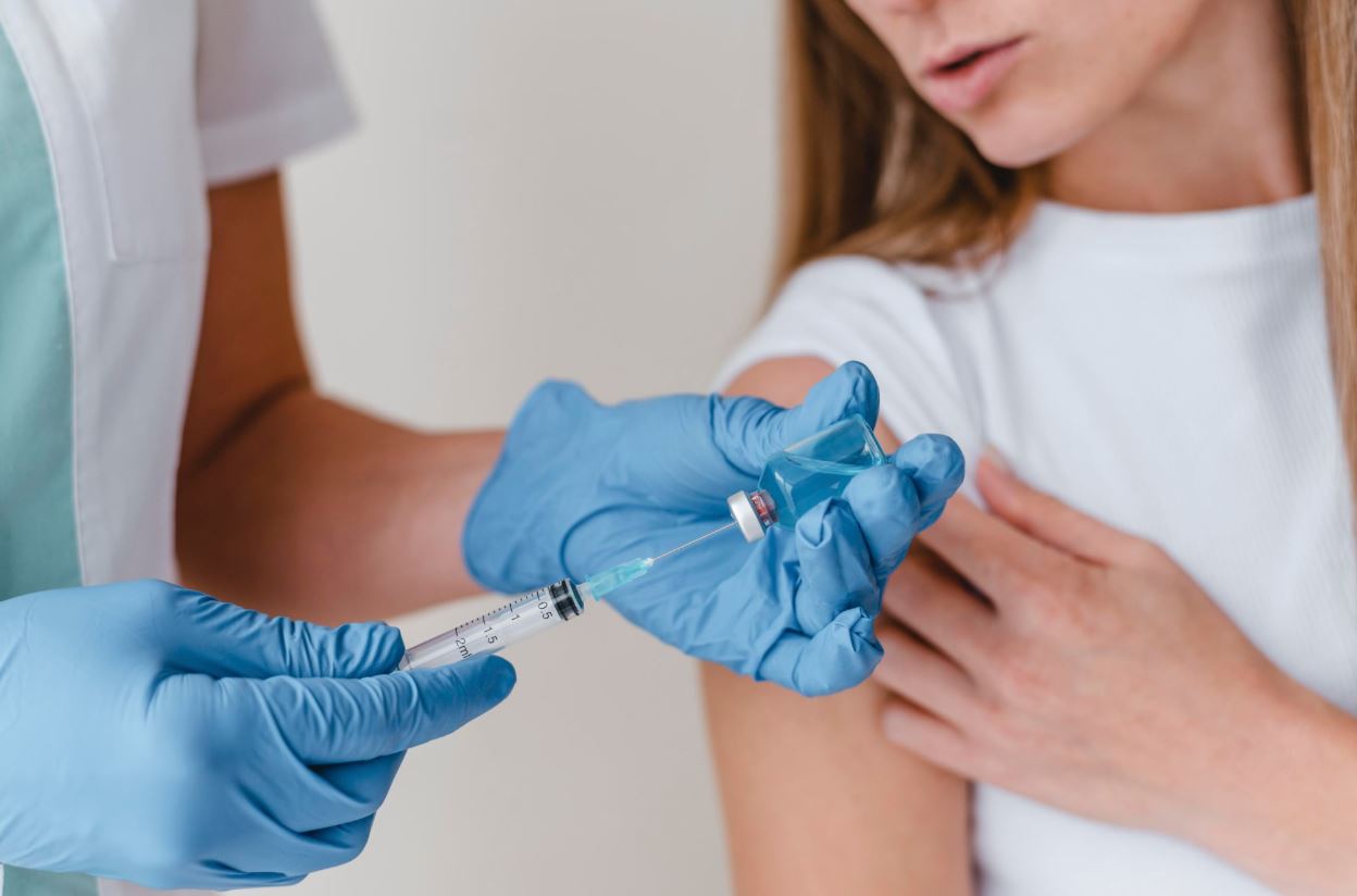 Vaccinarea anti-HPV, gratuită pentru tinerii cu vârste între 19 și 26 ani|Foto: Freepik.com