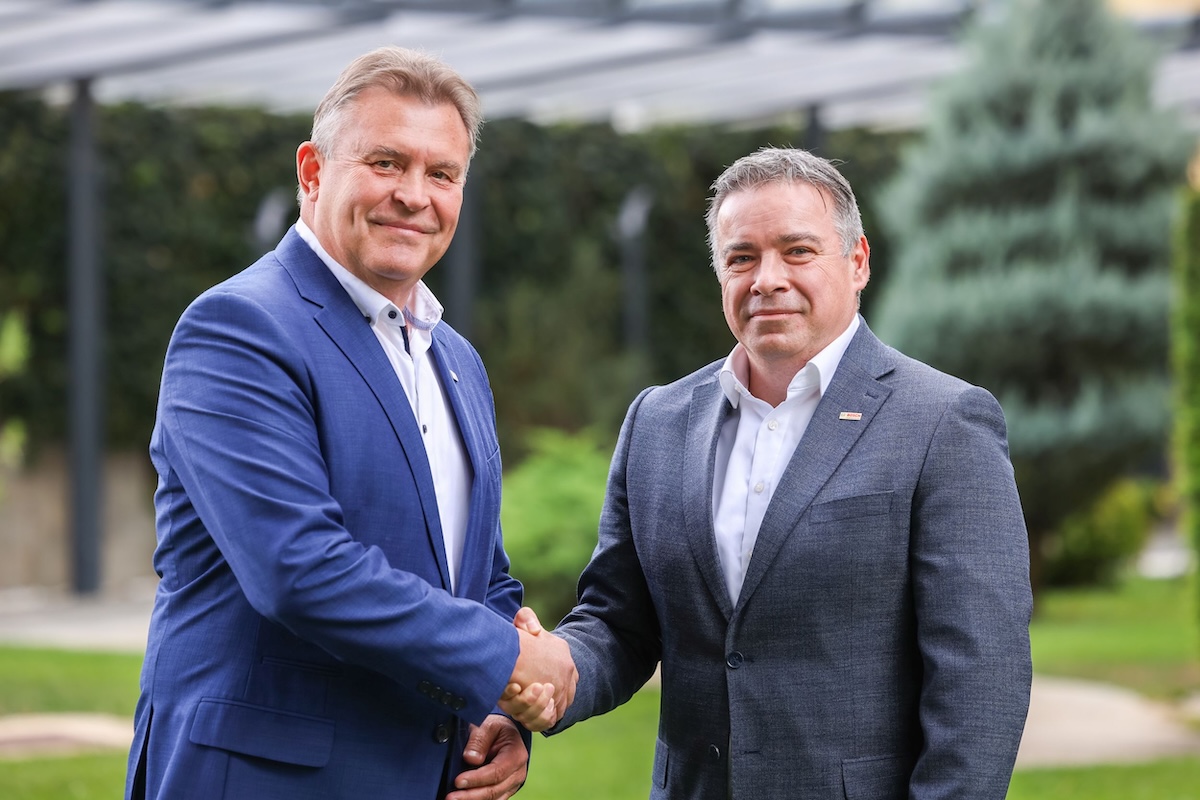 Mihai Boldijar îi predă ștafeta lui Dan Lăzărescu la cârma Grupului Bosch în România | Foto: Bosch România