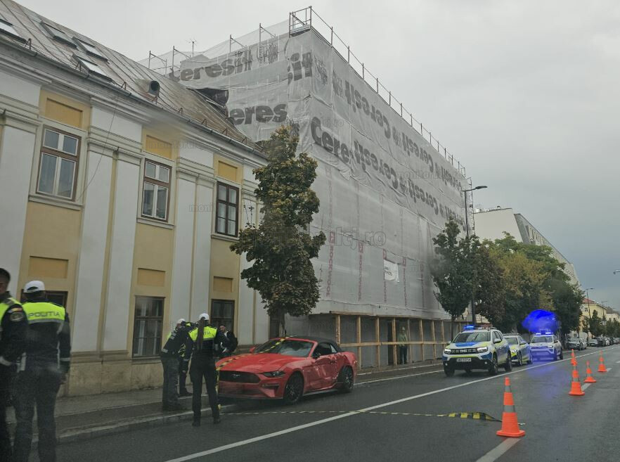 Un băiat de 12 ani a fost spulberat de o mașină pe trotuar, pe strada Avram Iancu din Cluj-Napoca | Foto: monitorulcj.ro