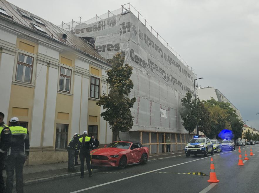 Un băiat de 12 ani a fost spulberat de o mașină pe trotuar, pe strada Avram Iancu din Cluj-Napoca | Foto: monitorulcj.ro