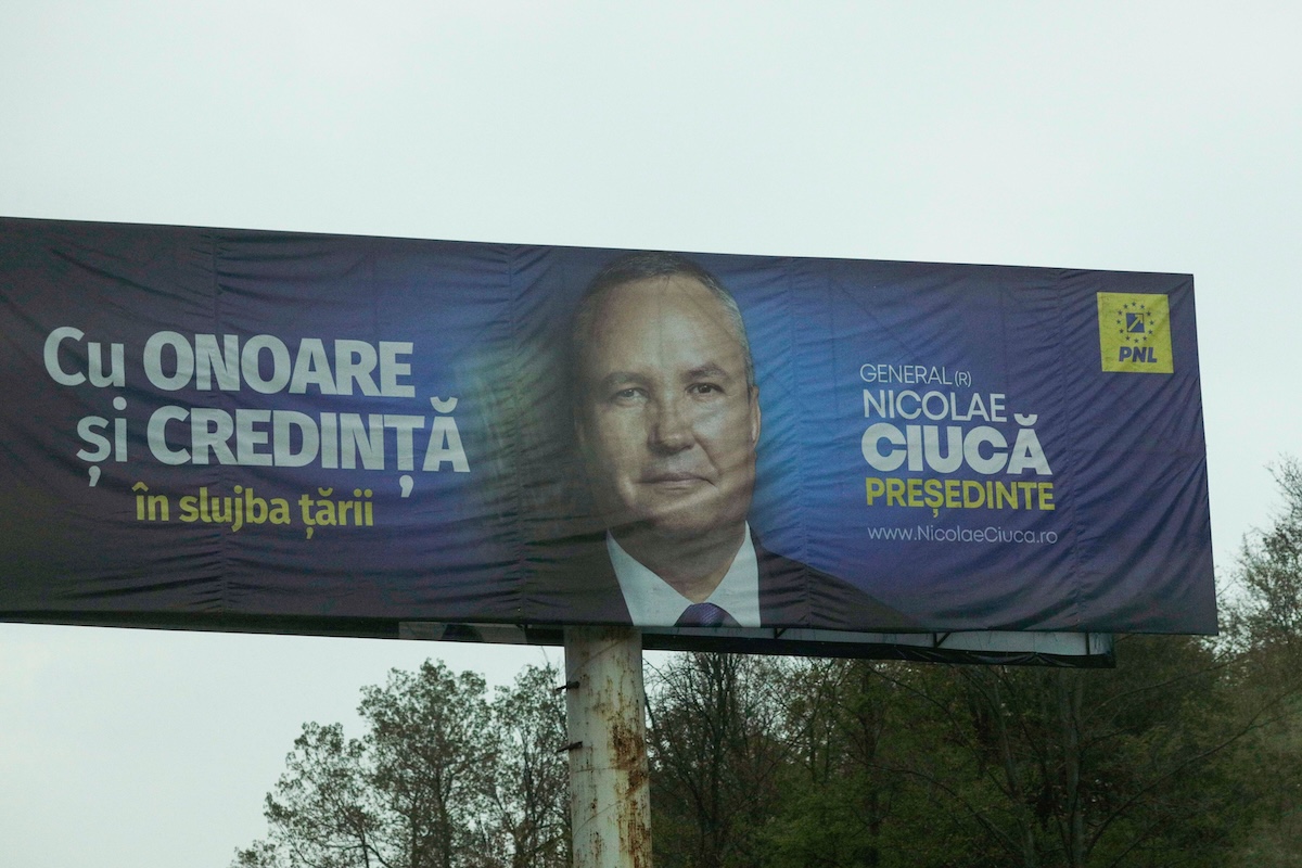 Publicitate electorală pentru partide electorale și candidați la alegerile prezidențiale în județul Gorj, 4 octombrie 2024 | Foto: Inquam Photos / Malina Norocea