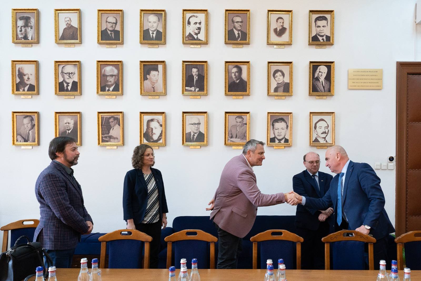 Premierul Bolojan, în vizită la UBB. Ministrul Daniel David nu l-a lăsat singur. | Foto: UBB- Facebook