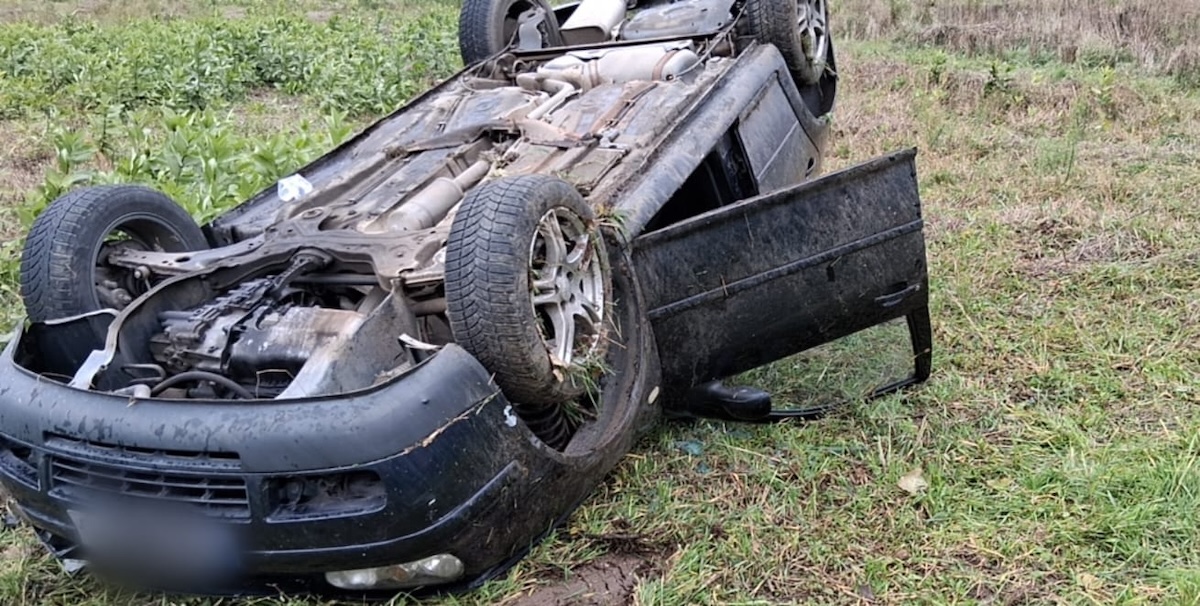 Un tânăr a ajuns la spital în urma unui accident rutier petrecut între comunele clujene Viștea și Gârbău | Foto: ISU Cluj