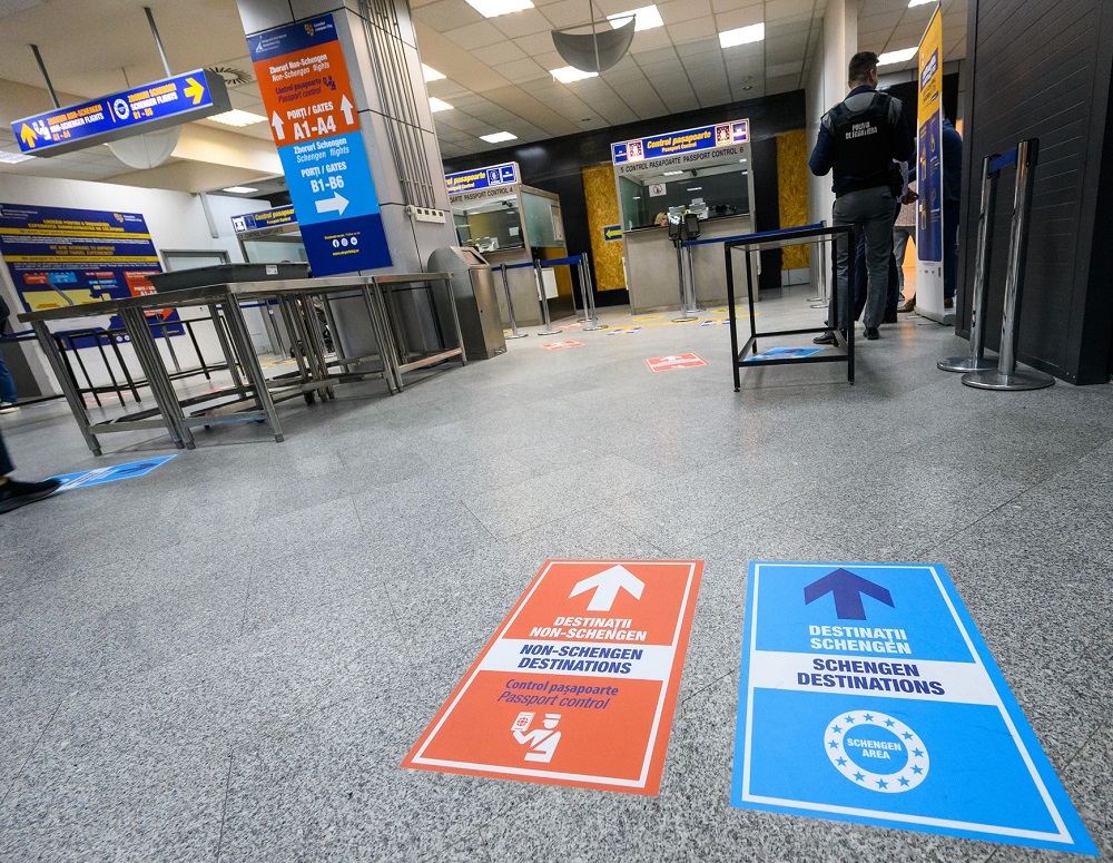 La sosire, cetățenii din afara UE vor trebui să își scaneze pașaportul, să furnizeze amprente digitale și o fotografie| Foto: Aeroportul Internațional Avram Iancu Cluj - Facebook
