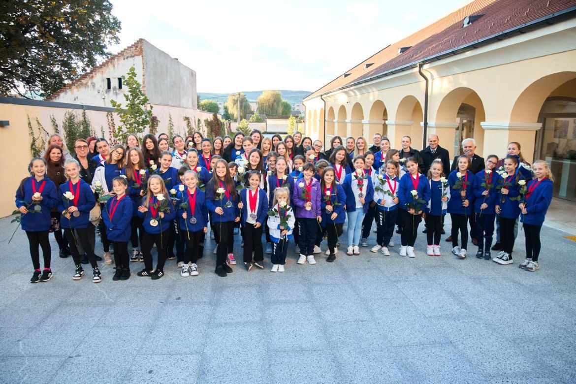 Majoretele care au fost prezente în Muntenegru au fost felicitate de către Primăria orașului