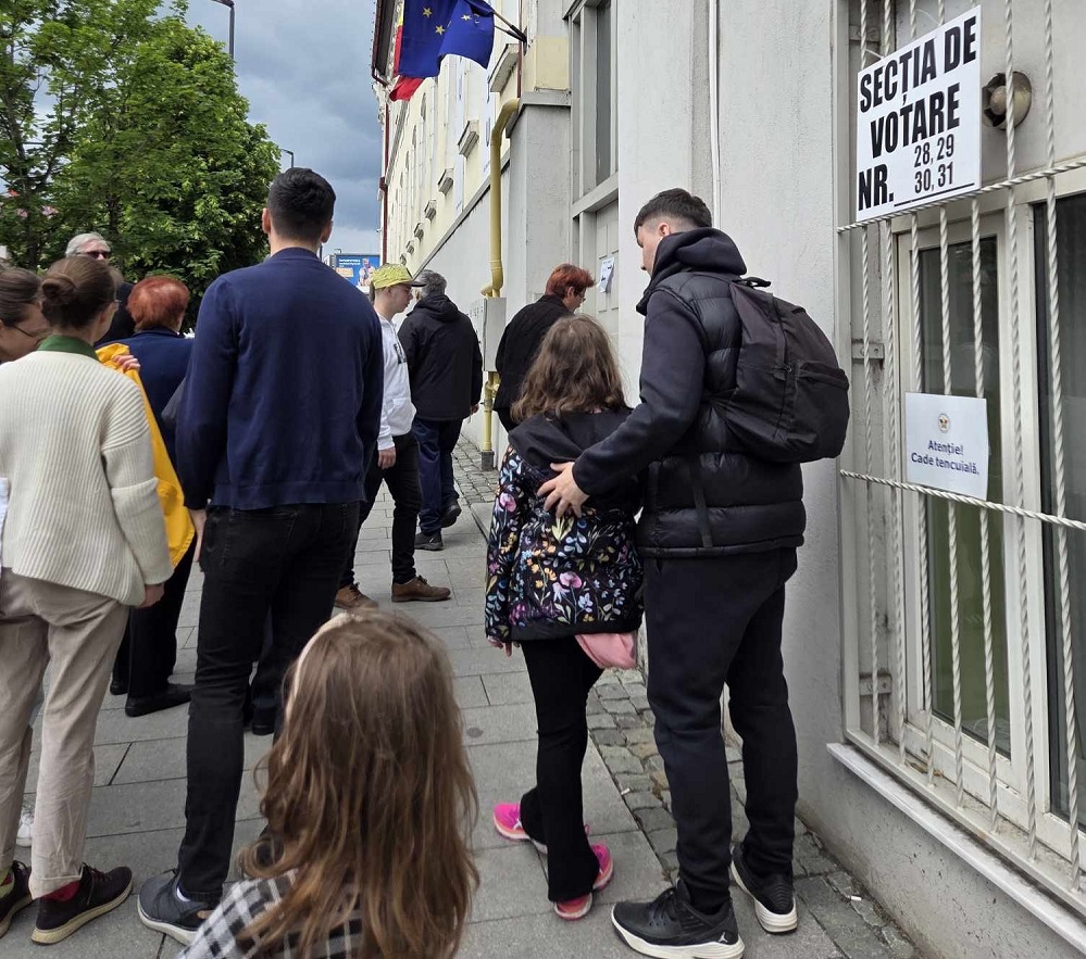 Coadă la o secție de vot de pe Calea Mănăștur la alegerile locale de anul trecut| Foto: monitorulcj.ro