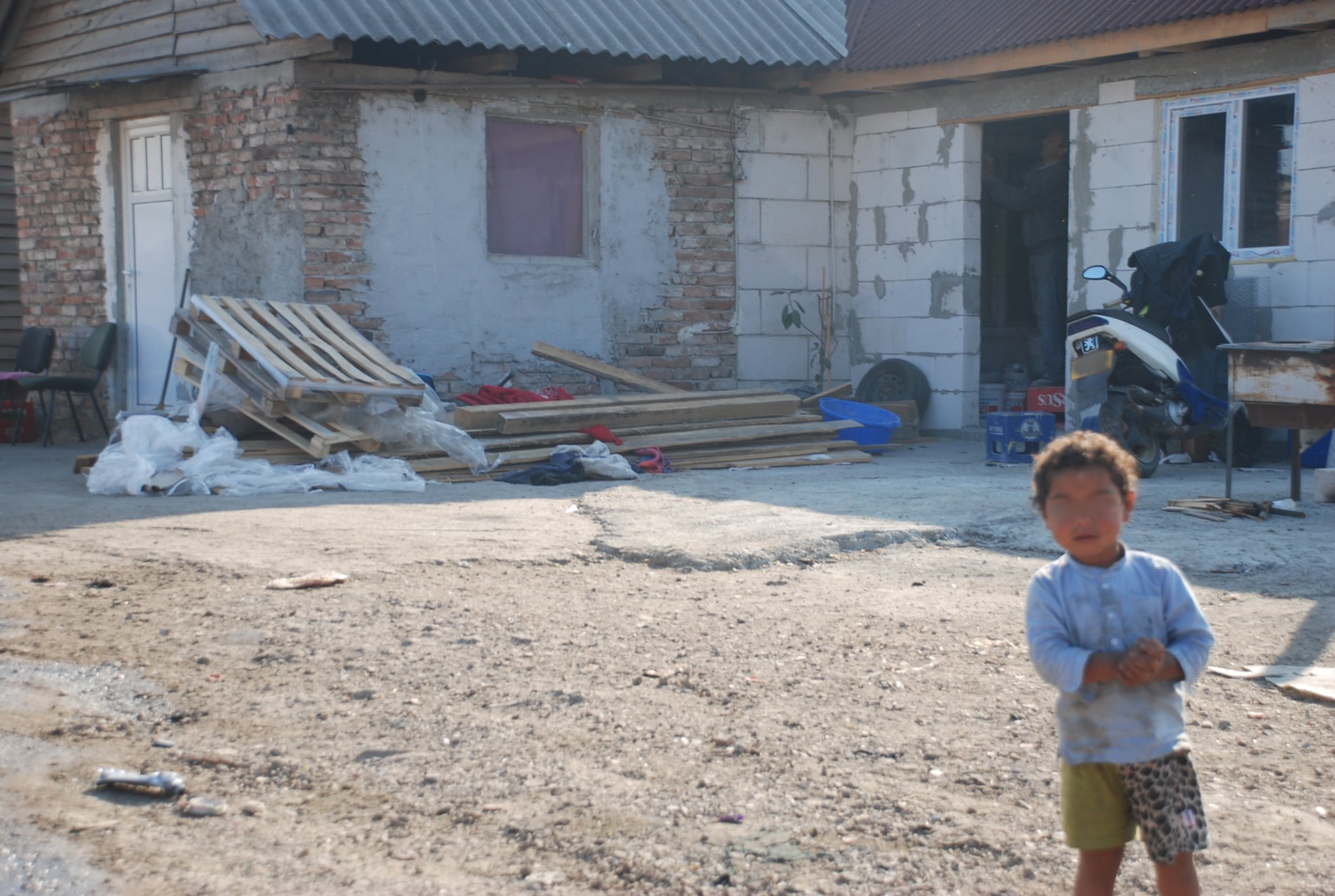 Mai mult de o treime din copiii din România se află în continuare în risc de sărăcie | Foto: monitorulcj.ro