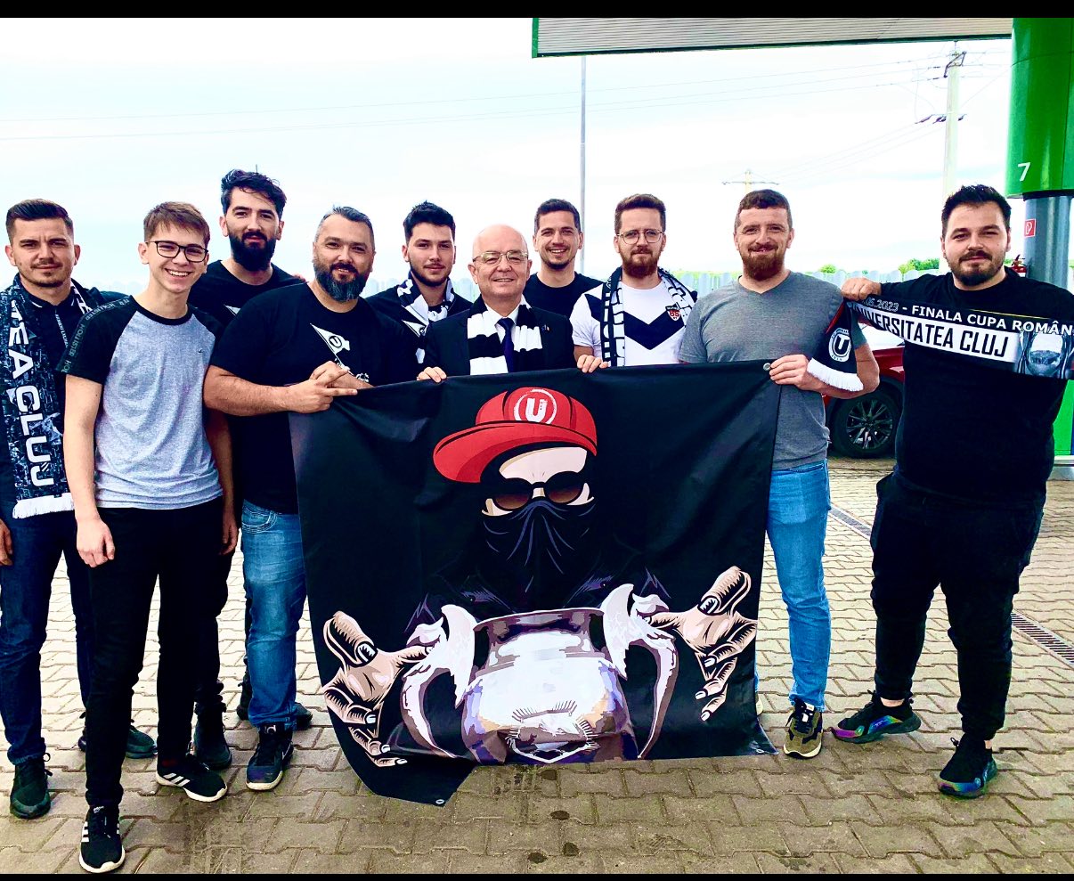 Emil Boc și suporterii U Cluj |Foto: Emil Boc- Facebook