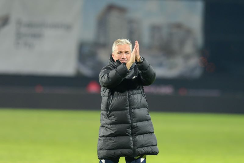 Dan Petrescu are alte patru mandate pe banca CFR-ului | Foto: Fotbal Cluj CFR 1907 Cluj-Napoca - Facebook