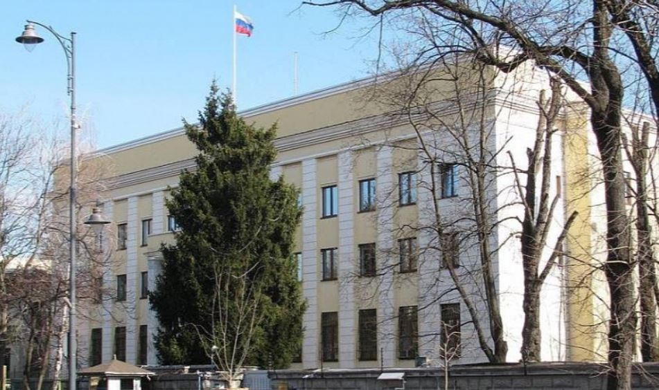 Un șofer drogat și cu permisul suspendat a forțat intrarea cu mașina în sediul Ambasadei Rusiei la București|Foto: romania.mid.ru/ro
