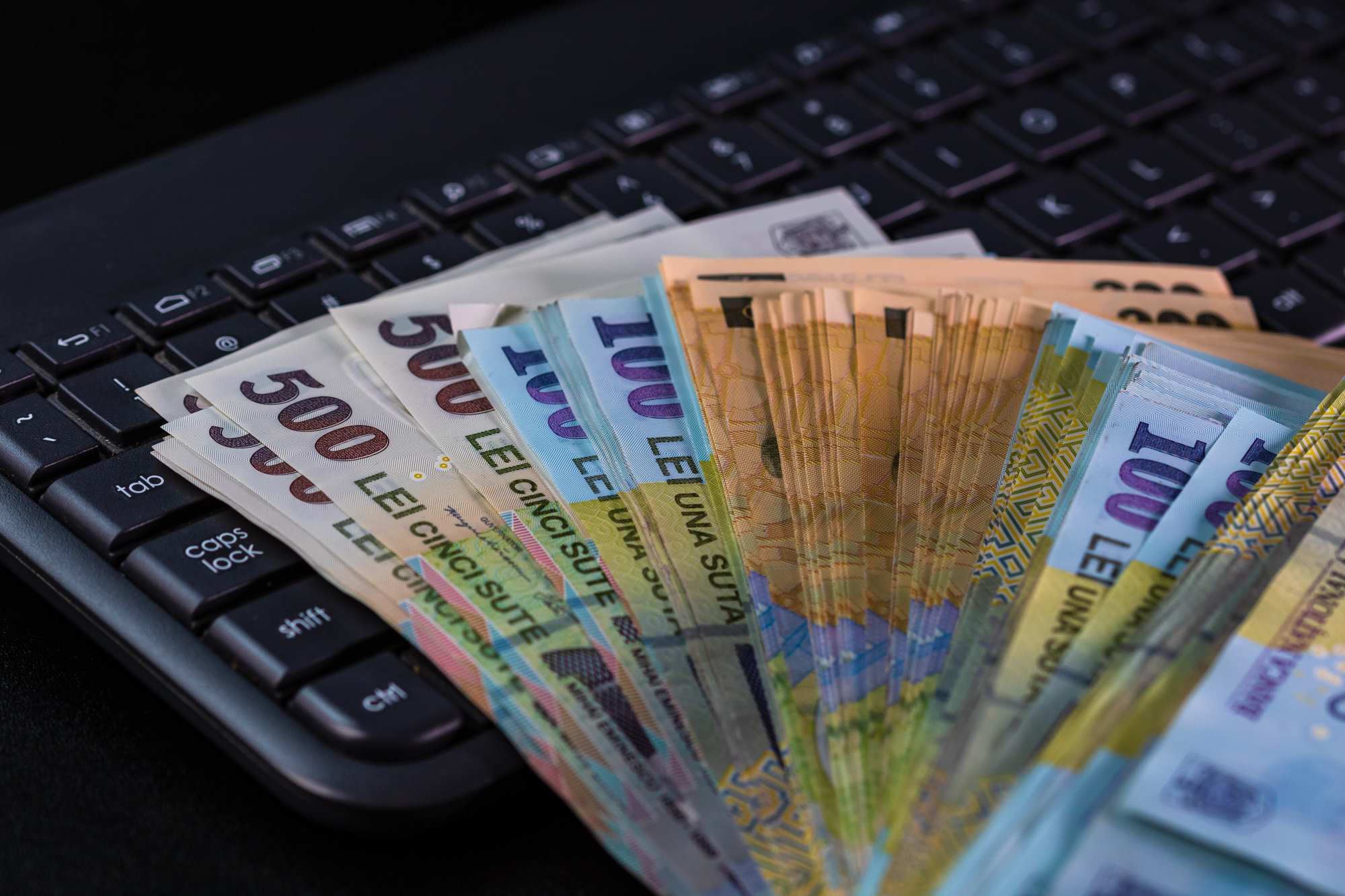 Partidele politice din România au cheltuit aproape 100 mil. lei pentru propagandă de la începutul anului | Foto: depositphotos.com / Fotografie ilustrativă